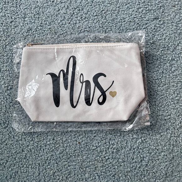 Bridal Shower Gift Ideas: Mrs Tote Bag with Purse and a Sash - Picture 8 of 8